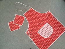 apron and oven pads cotton red  for Christmas and white size 10/12