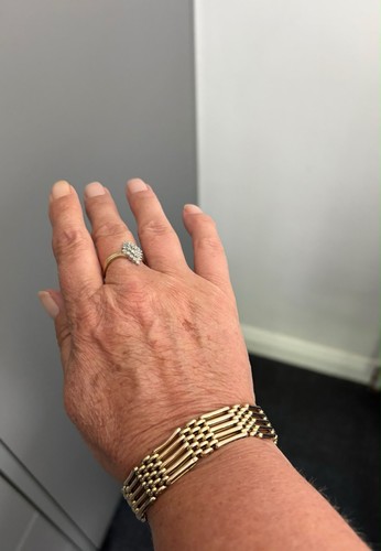 9ct gold gate bracelet with - 9ct,