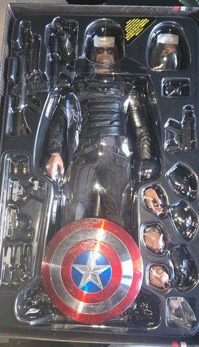 Hot toys captain america - captain,