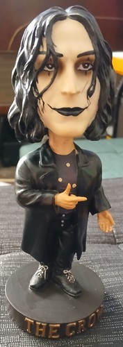 The crow figurine extreme - the,