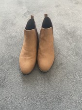 Women's Boots Size 7