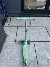 Mini Micro Deluxe Scooter -