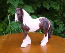 Small Skewbald Horse Ornament Gypsy Cob Brown White Horse Leonardo perfect Gift