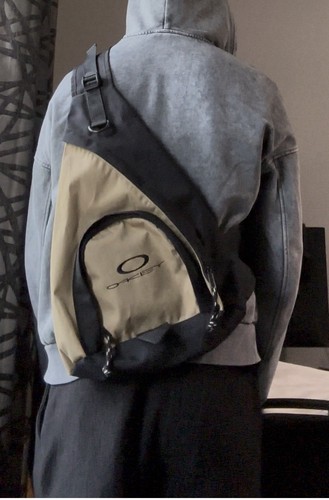 Vintage oakley crossbody bag - oakley,