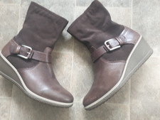 ECCO  BROWN LEATHER & SUEDE ANKLE BOOTS WITH WEDGE - SIZE UK 7. EU 40.
