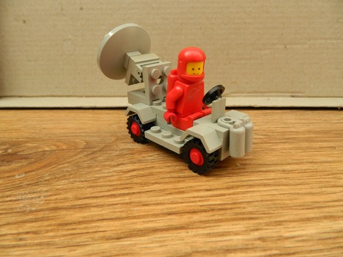 Lego space 889 radar truck - space,