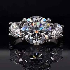 3.56 TCW Round Cut Moissanite