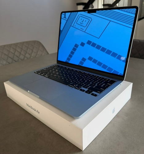 Macbook air sky blue - m4,