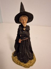 Discworld Clarecraft DW06 Granny Weatherwax In Mint Condition.