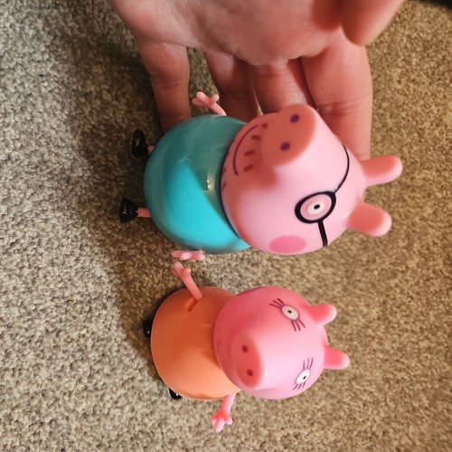 Peppa pig plastic figures - 2,