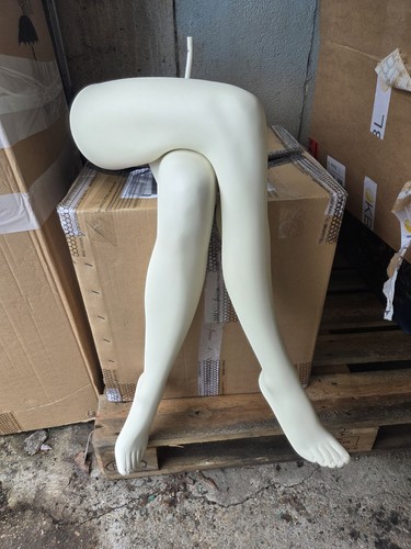 Bonaveri crossed legs - crossed,