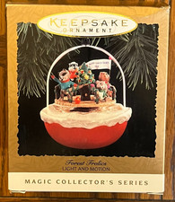 1994 HALLMARK CHRISTMAS ORNAMENT - SANT HOME ON THE RANGE LIGHT & MOTION