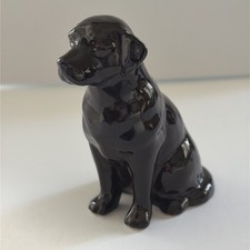Black Labrador - Figurine -