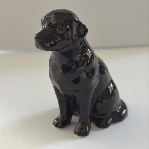 Black labrador figurine - black,