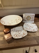 Wedgwood - 6 x pieces in Marrakech pattern 