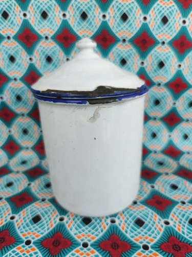 Small vintage enamel ware - small,
