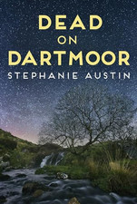 Dead on Dartmoor: Darkness lurks on the beautiful moors (... by Stephanie Austin