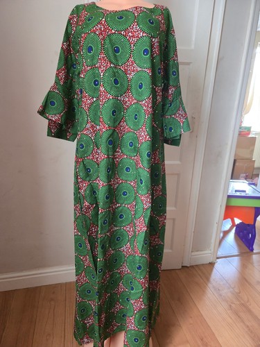 Women green red blue - red,