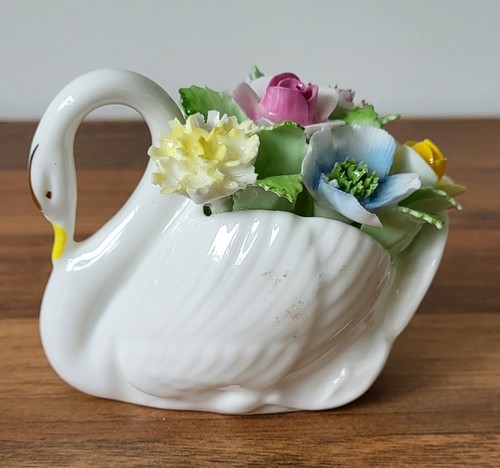 Royal doulton swan with - doulton, box