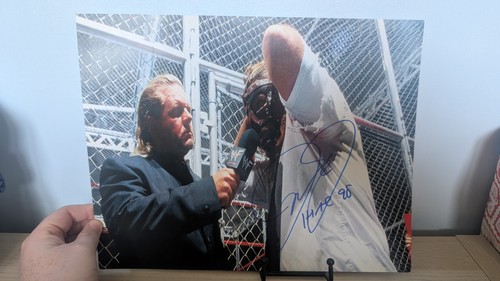 Mankind hand - (mick, foley)