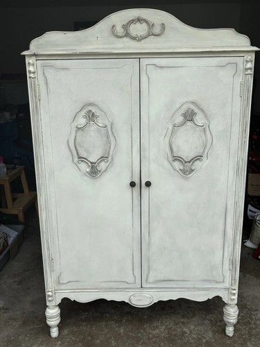 Antique white painted wood - white,