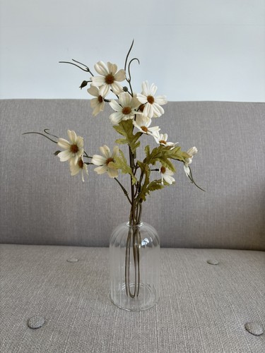 Habitat small ribbed glass bud - small,