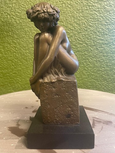 Bronze girl sculpture - bronze,