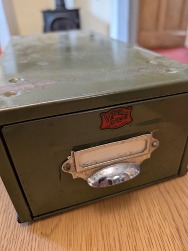 Vintage green metal - metal, filing