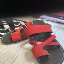 Flat Toe Post Sandals. size 39  .worn Once .really Style .Grab A bargain