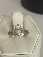 Vintage Or Antique Ladies Or Childs Sterling Silver Claddagh Ring Size E