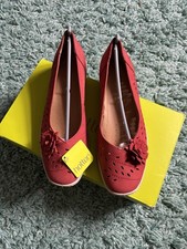 BNIB Ladies Size 4 Hotter