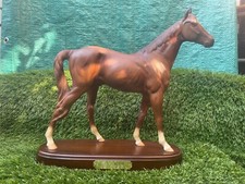 BESWICK CONNOISSEUR THE MINSTREL ON WOODEN BASE