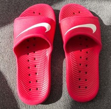 Nike kids red Kawa Sliders UK Size 4-5 ( 36-37) junior Good Condition