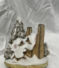 Vintage Snow Cottage by David Winter English 1984. Kept in original box from new