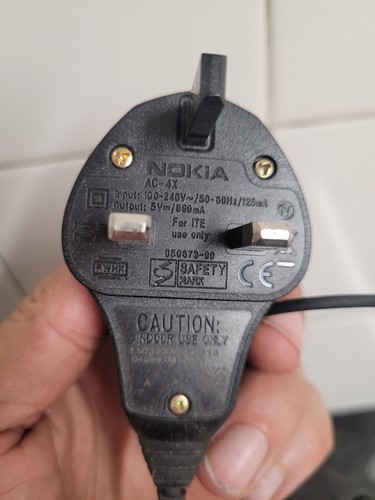 Nokia 2mm charger 6700 - 2mm,