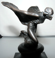 Mascot. Kneeling Rolls-Royce