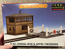 Hornby R421 Signal Box and