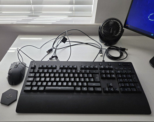 Logitech wired rgb keyboard - wired,