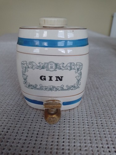 Vintage royal victoria wade - royal,