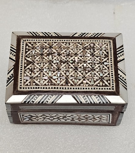Vintage wooden inlaid trinket - wooden,