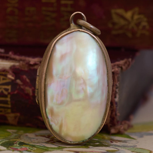 Antique nacre pendant locket - nacre,