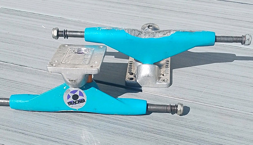 Tracker six track skateboard - track,