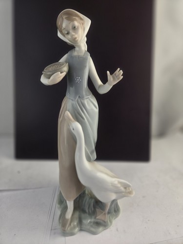 Lladro girl feeding goose - feeding,