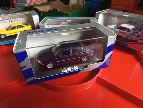 Boxed dealer model - 1/43,