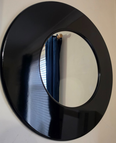 Large round wall - wall, shiny