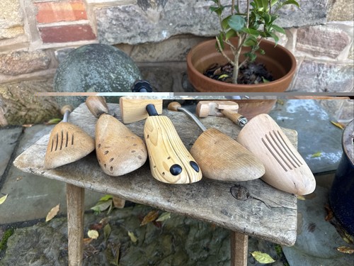 Wooden shoe stretchers - x,