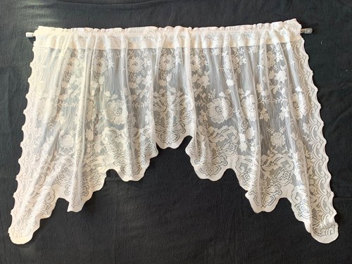 White floral lace window - white,