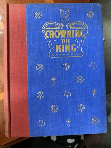 Crowning the king - crowning,