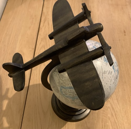 Flying airplane aeroplane - flying,