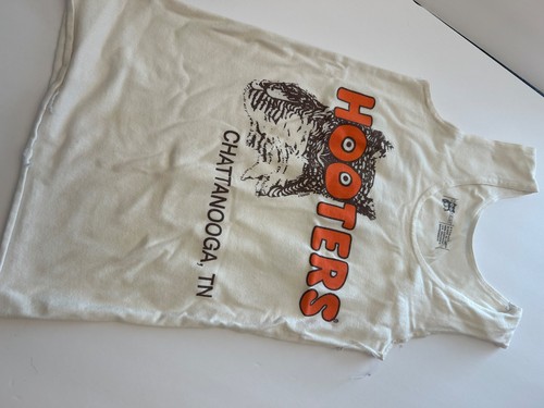 Hooters tank top